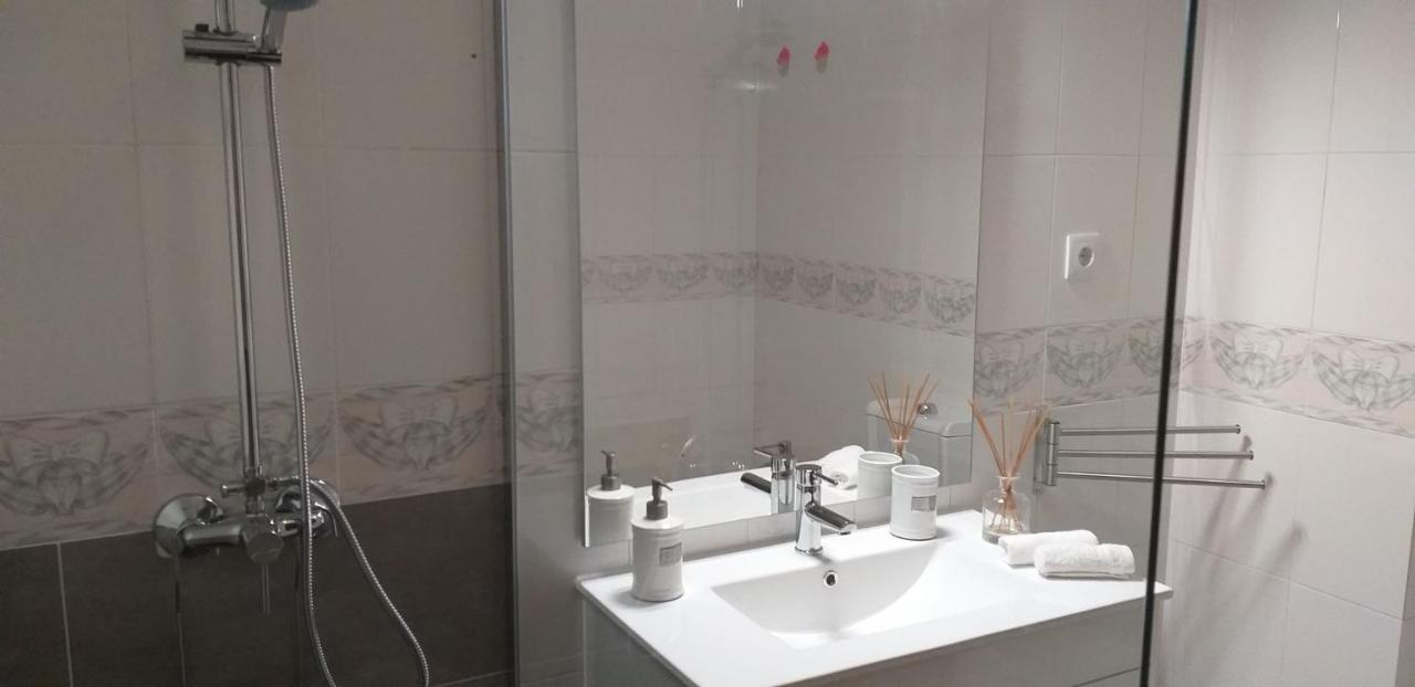 לאגוּ‏ש Pretty Sunny Guest Apartment מראה חיצוני תמונה